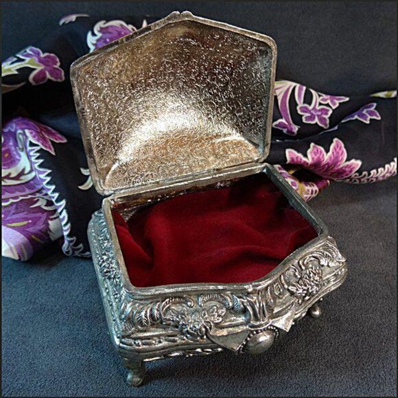 Vintage Silver Jewelry Box Hunting Scene w Baroque Decor - Picture 6 of 8